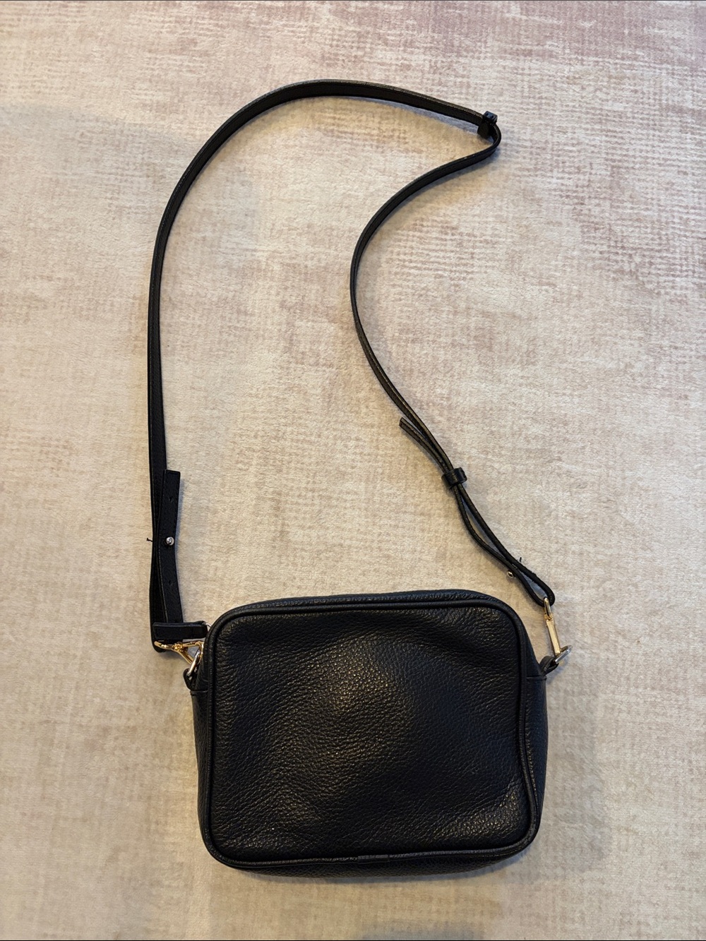 Quince Classic Black Leather Crossbody Bag - Minimalist Everyday Style
